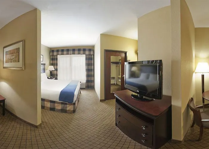 Express & - Austin - By Ihg Hotel 3*