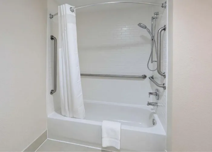Hotel Express & - Austin - By Ihg 3*