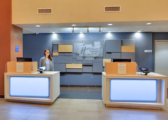 Express & - Austin - By Ihg Hotel