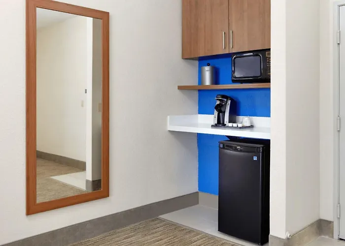 Express & - Austin - By Ihg Hotel