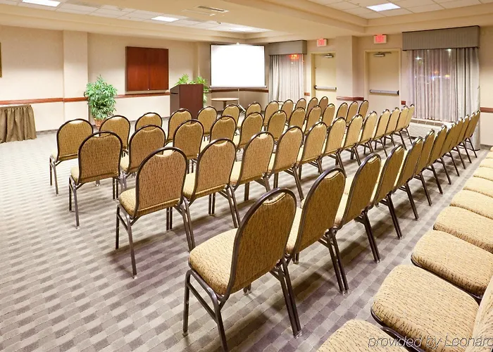 Express & - Austin - By Ihg Hotel