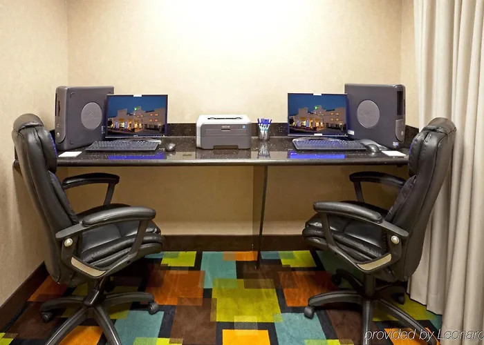 Express & - Austin - By Ihg Hotel 3*